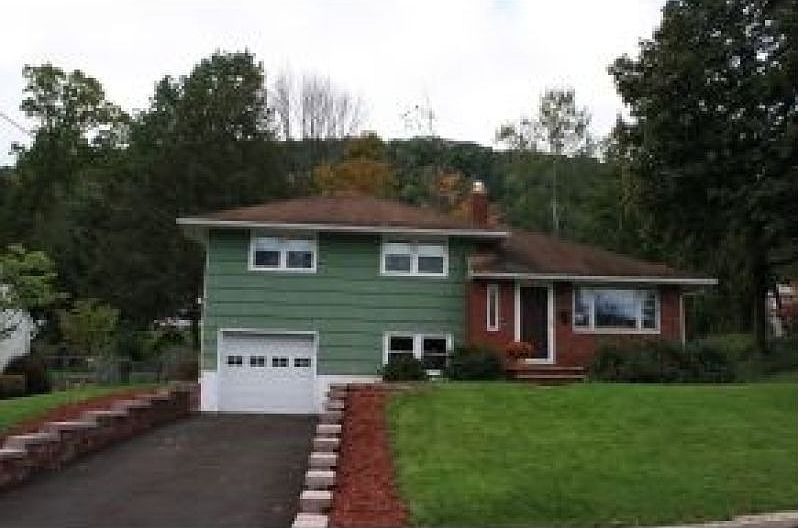 1st image of 67 Kendall Ave
