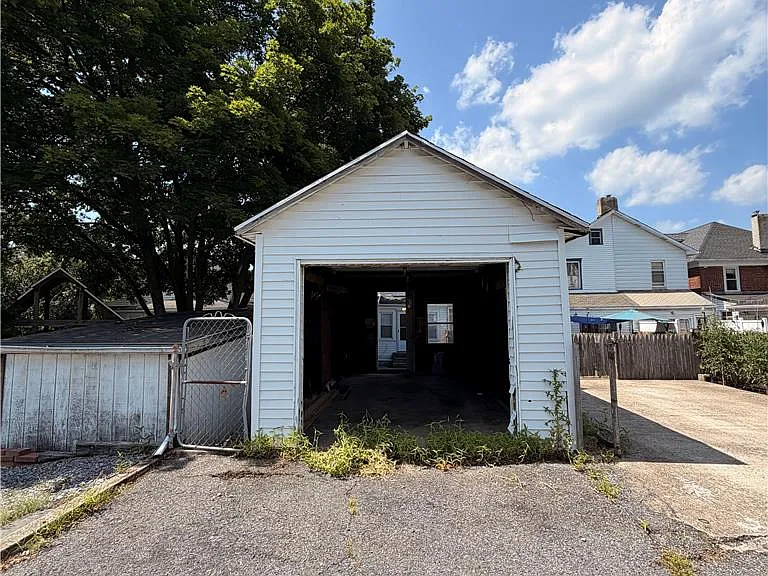 2414 Birch St — Photo 17