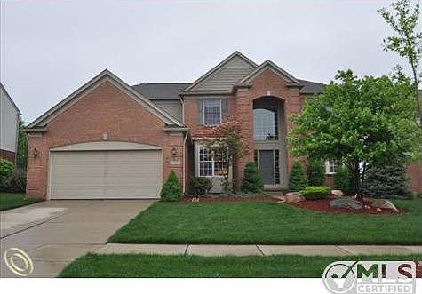 Beautiful Curb Appeal!