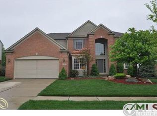 717 Bliss Dr, Rochester Hills, MI 48307