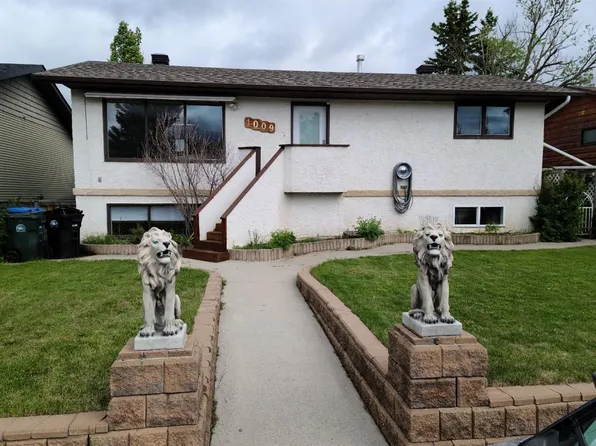 1009 W 1st St NE, Sundre, AB T0M 1X0
