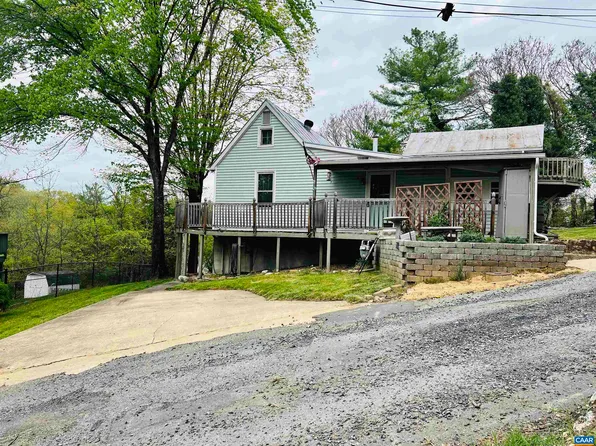 22 Hook Ln, Lexington, VA 24450