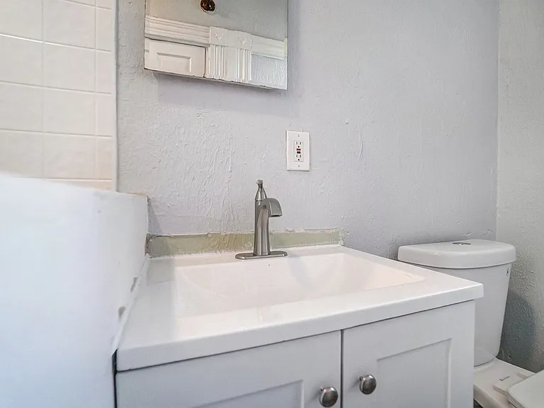870 Rockdale Ave — Photo 21