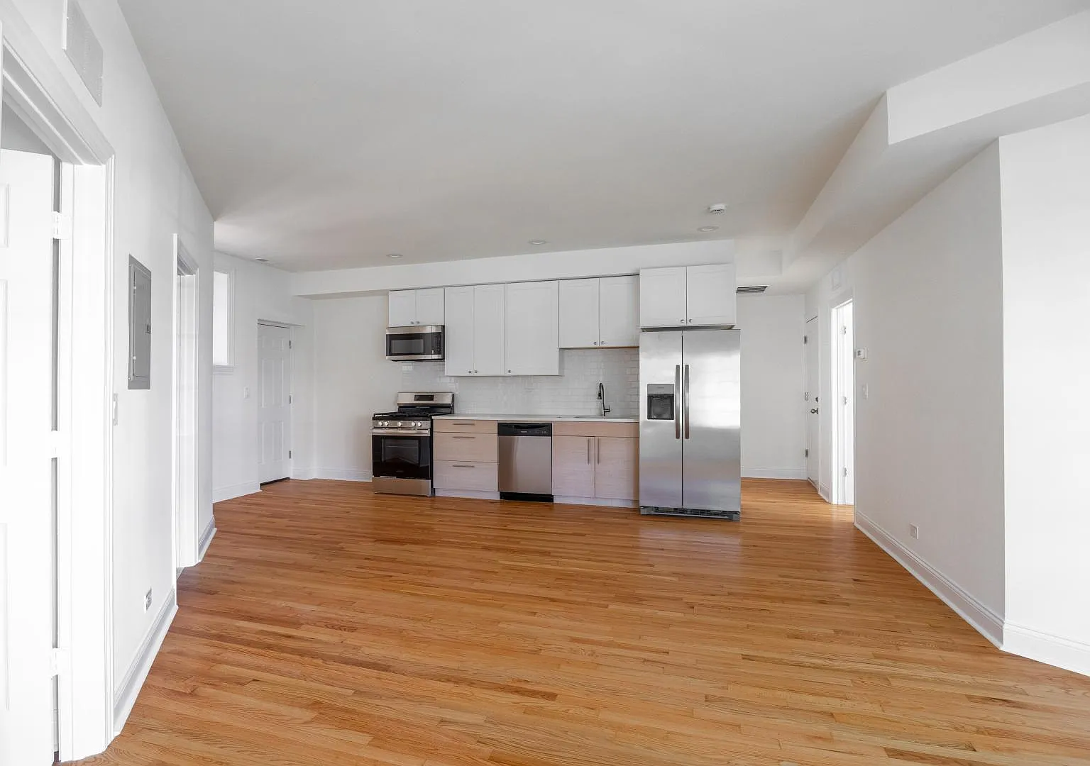 3107 North Harding Avenue #2W — Photo 4