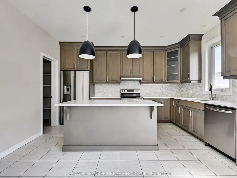 98 Livingston Dr — Photo 12
