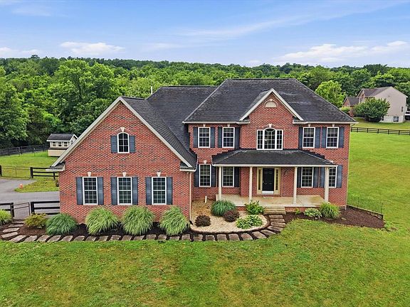 3rd image of 5716 Mount Briar Rd