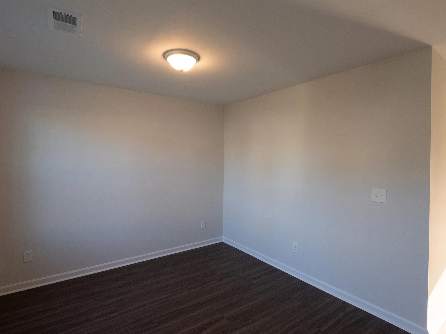 4 bed, 2152 sqft, $2,350 — Photo 2