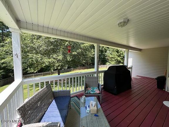 5th image of 180 Stewart Dr NW