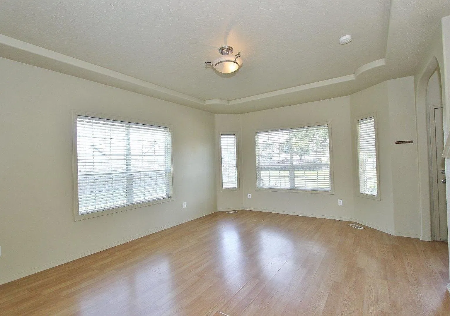 Spacious Home on Quiet Cul-de-Sac — Photo 3