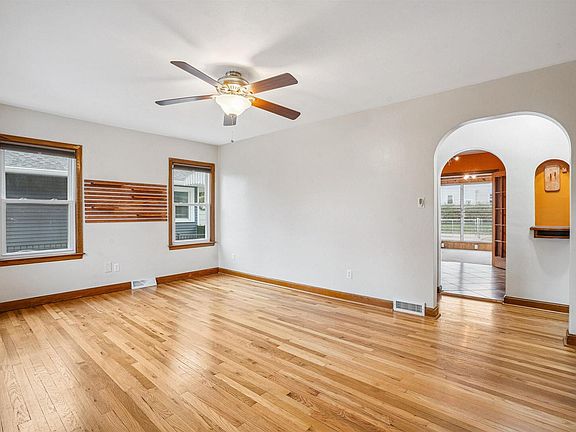 3rd image of 421 W 30th St