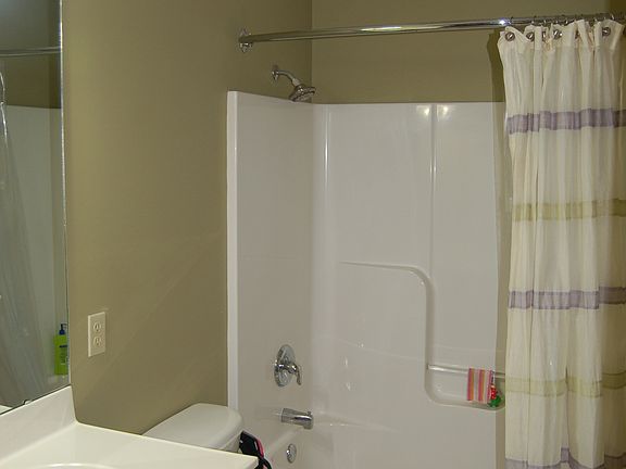 Upstairs Hall Bathroom