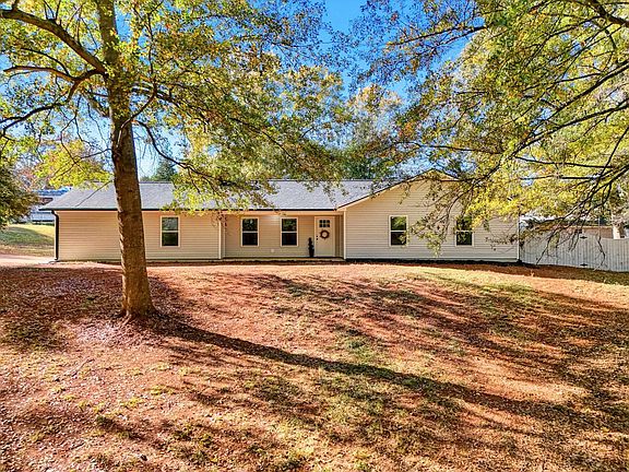 2nd image of 16 Willow Pines Ct