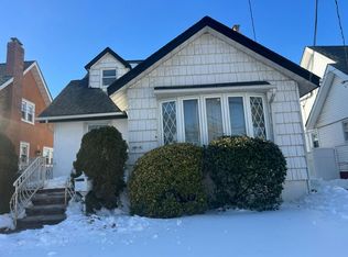 18515 Hilburn Ave, Saint Albans, NY 11412