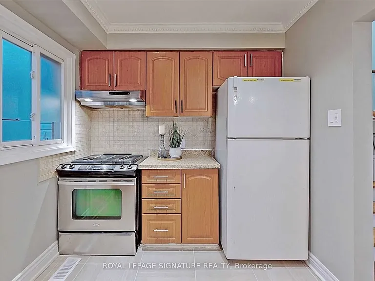 65 Holcolm Rd #UPPER — Photo 7