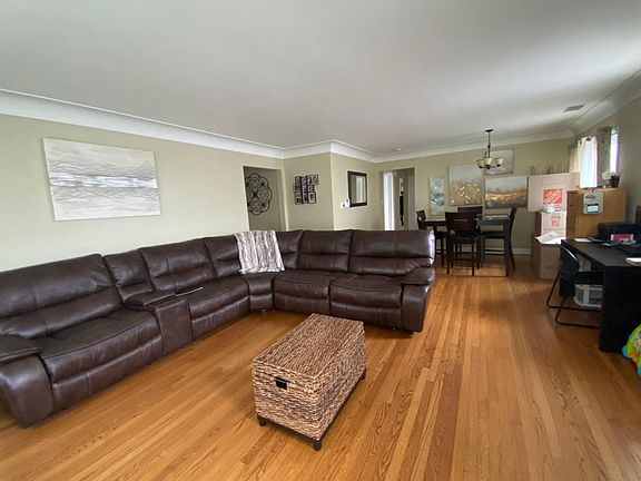 3rd image of 5510 W Schubert Ave