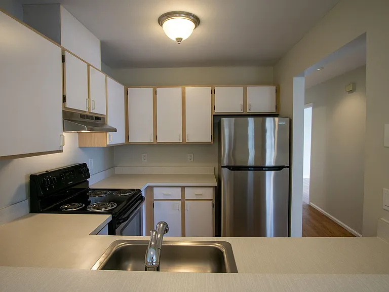 245 SW Hooker St #7 — Photo 6