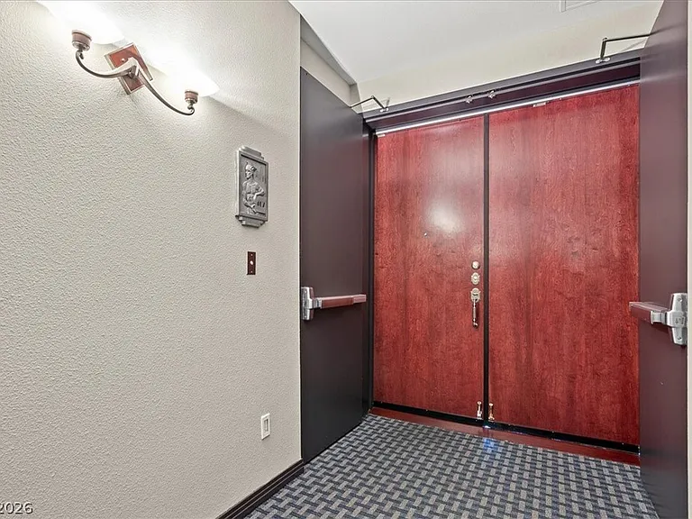 360 E Desert Inn Rd #407 — Photo 4
