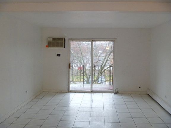 3rd image of 560 Mesa Dr #10308