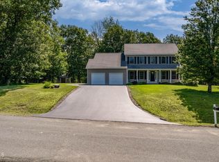11 Debbie Ln, Averill Park, NY 12018