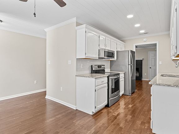 3rd image of 269 Heritage Dr