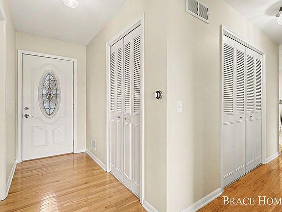 3rd image of 6835 Country View Rd