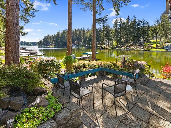 4th image of 2901 E Mason Lake Drive E