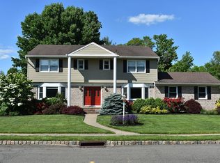 22 Club Rd, Fairfield, NJ 07004