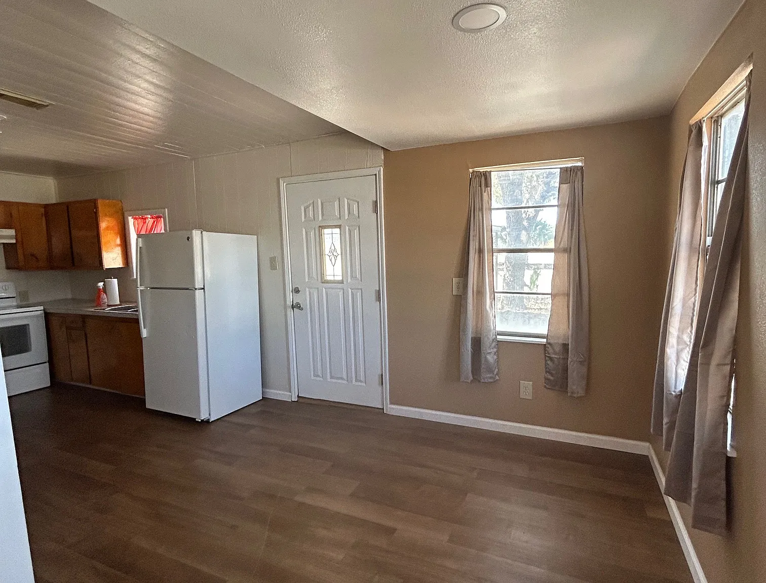 2 bed, 700 sqft, $850 — Photo 3