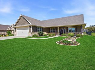 121 Bowie Dr, Lake Kiowa, TX 76240