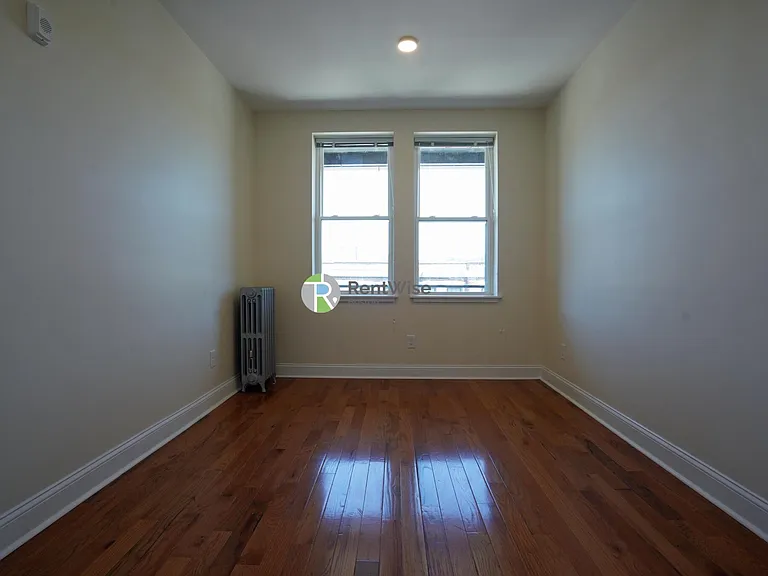 123 Sutherland Rd #P — Photo 17