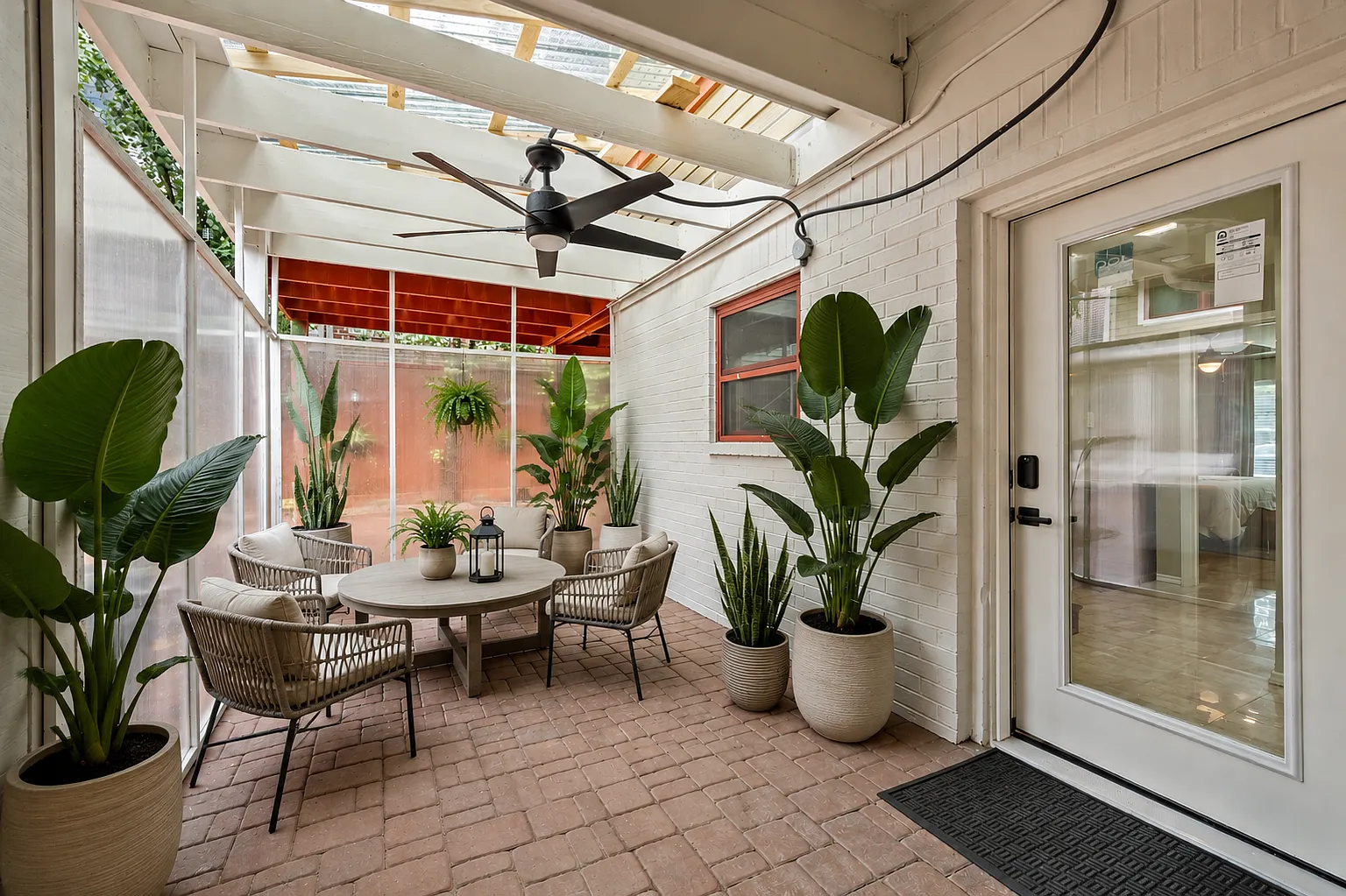 1112 Jackson Blvd — Photo 2