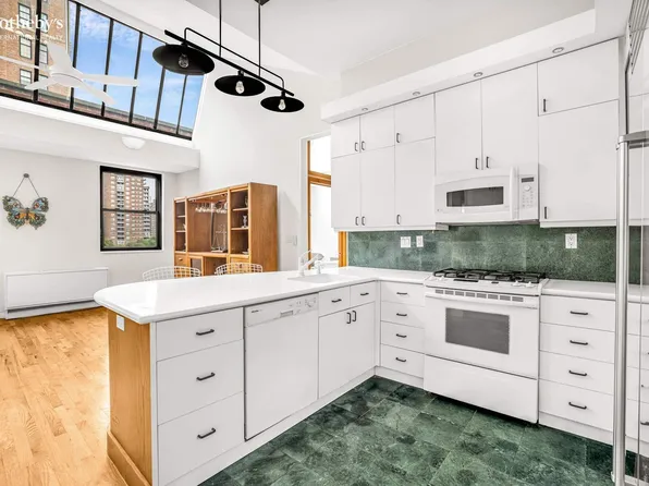 400 West 23rd Street image 6 of 14