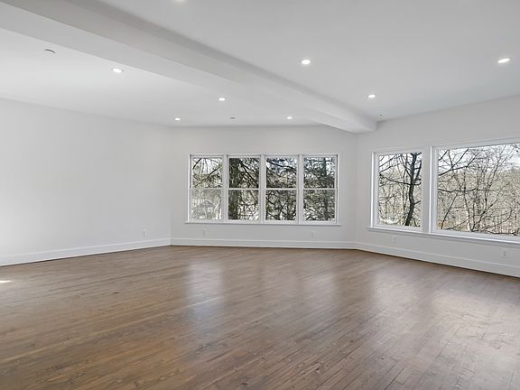 2nd image of 7 Hill St Floor 2