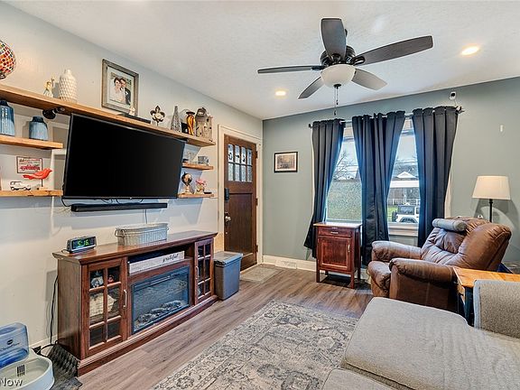 3rd image of 1634 Meadowbrook Ave