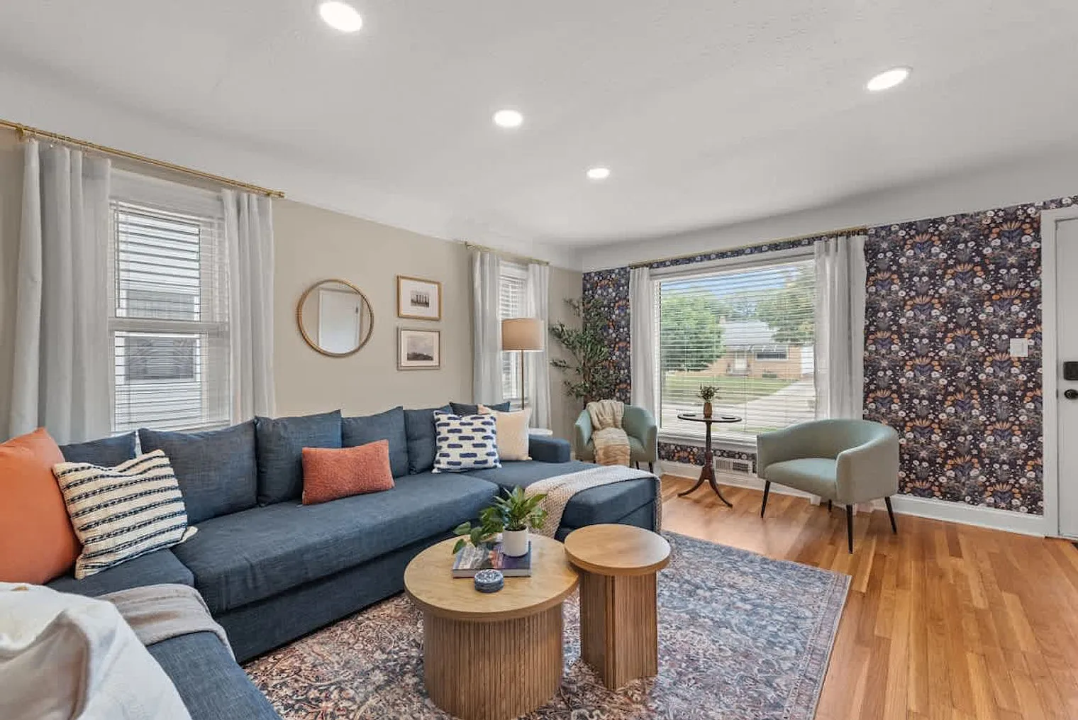 3 bed, 2.0 bath, 1087 sqft, $3,564 — Photo 3