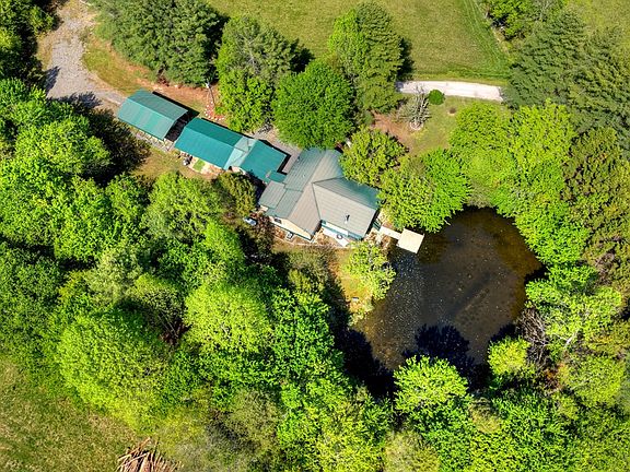 8th image of 111 Candlewood Ln