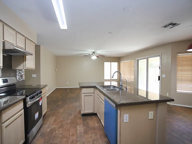 842 N Naples Dr — Photo 12
