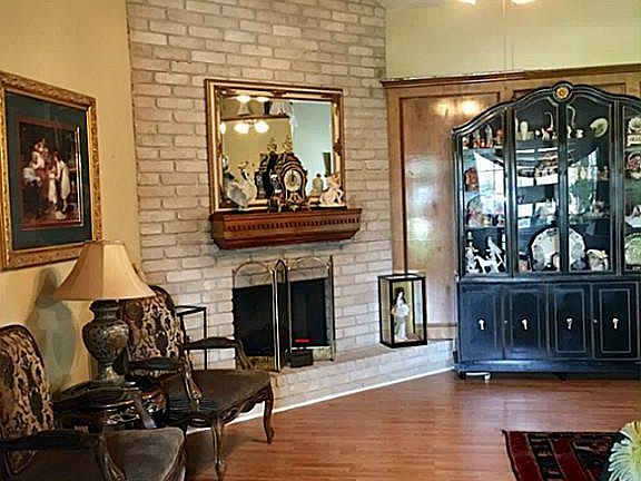 3rd image of 15106 Yorktown Colony Dr