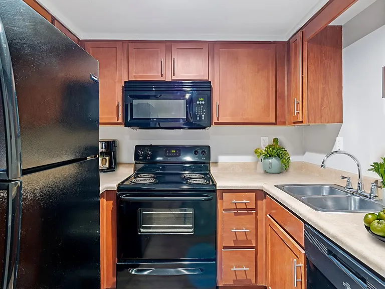 Station House Apartments — Photo 18