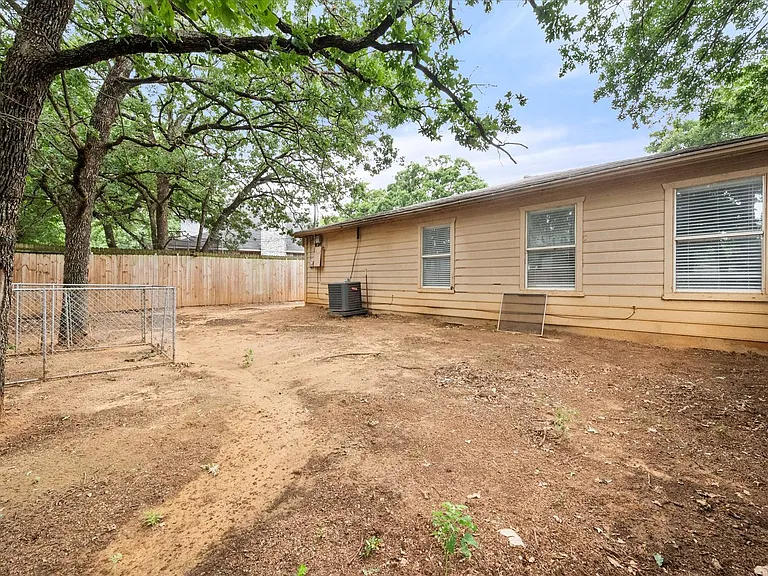 1217 Hidden Creek Dr — Photo 24