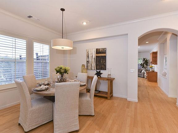 3rd image of 101 Old Vine Way