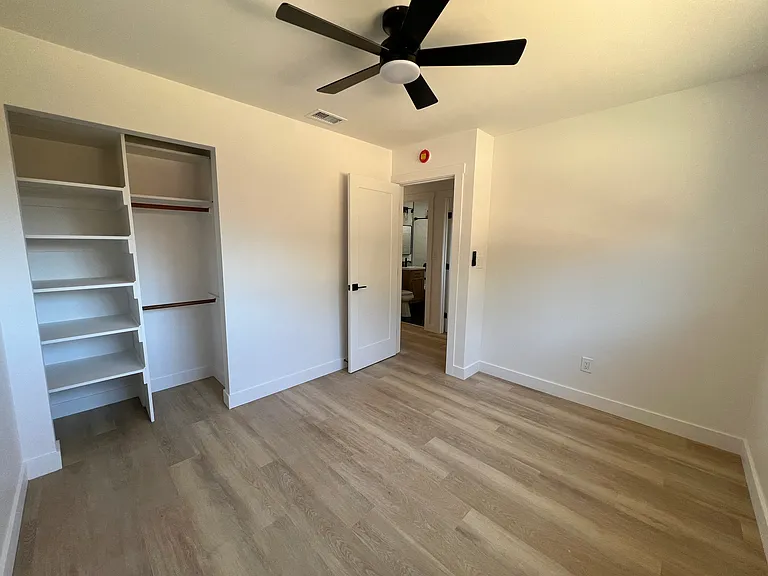 1327 Tanglewood Dr — Photo 16