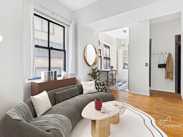 4 Lexington Avenue image 1 of 9