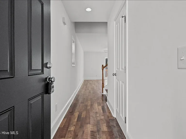 426 W Illinois Ave — Photo 2