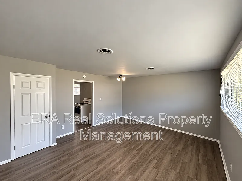 3713 Dort Pl — Photo 2