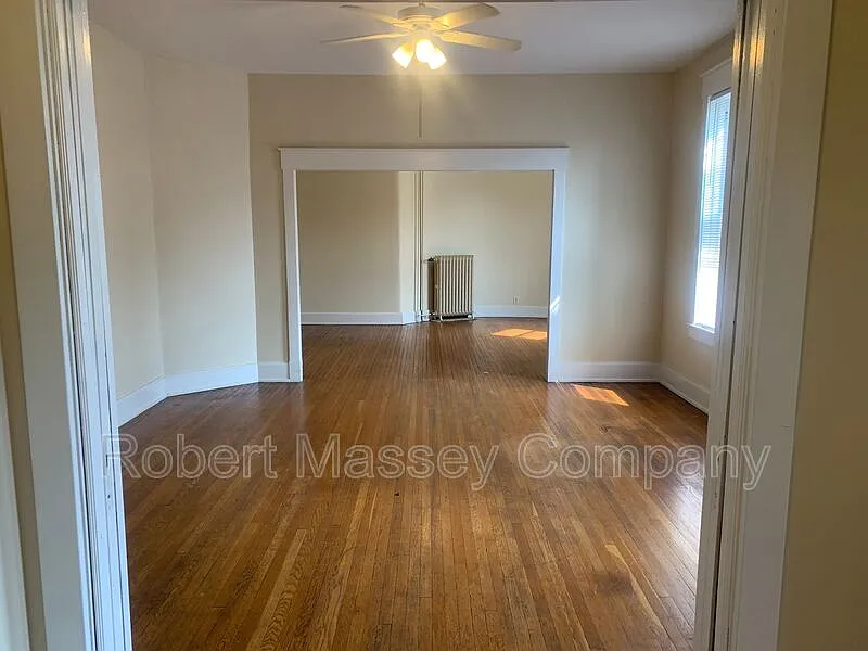 3 bed, 1.0 bath, 1500 sqft, $1,350 — Photo 2