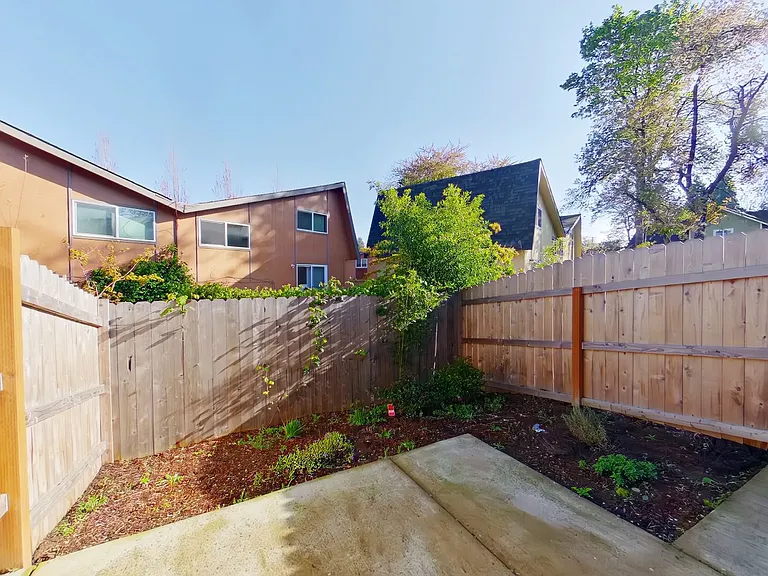 95 N Polk St — Photo 24