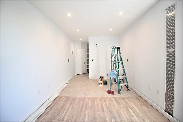 Rented by Hagstrom Management Inc | media 4