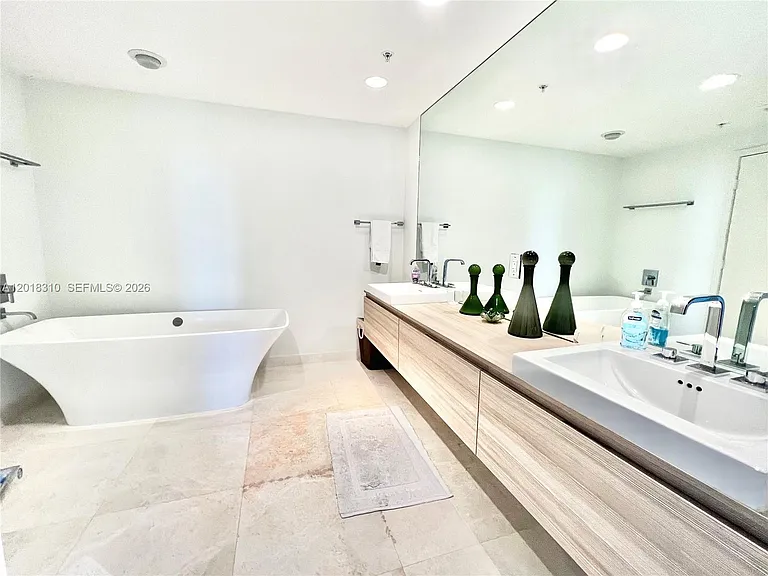 17111 Biscayne Blvd #1102 — Photo 20