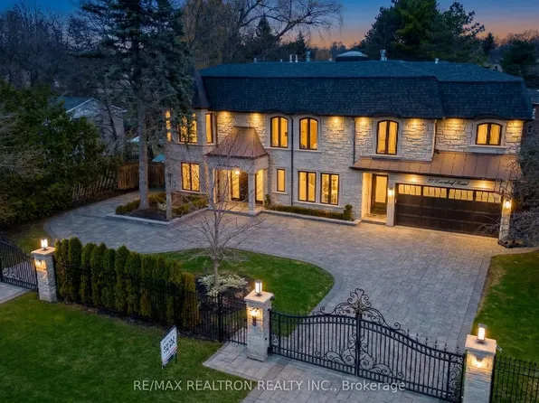 27 Laureleaf Rd, Markham, ON L3T 2X4